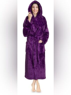 Pavilia Ultra Soft Microfiber Sherpa Hooded Robe in Purple Size Small to Medium